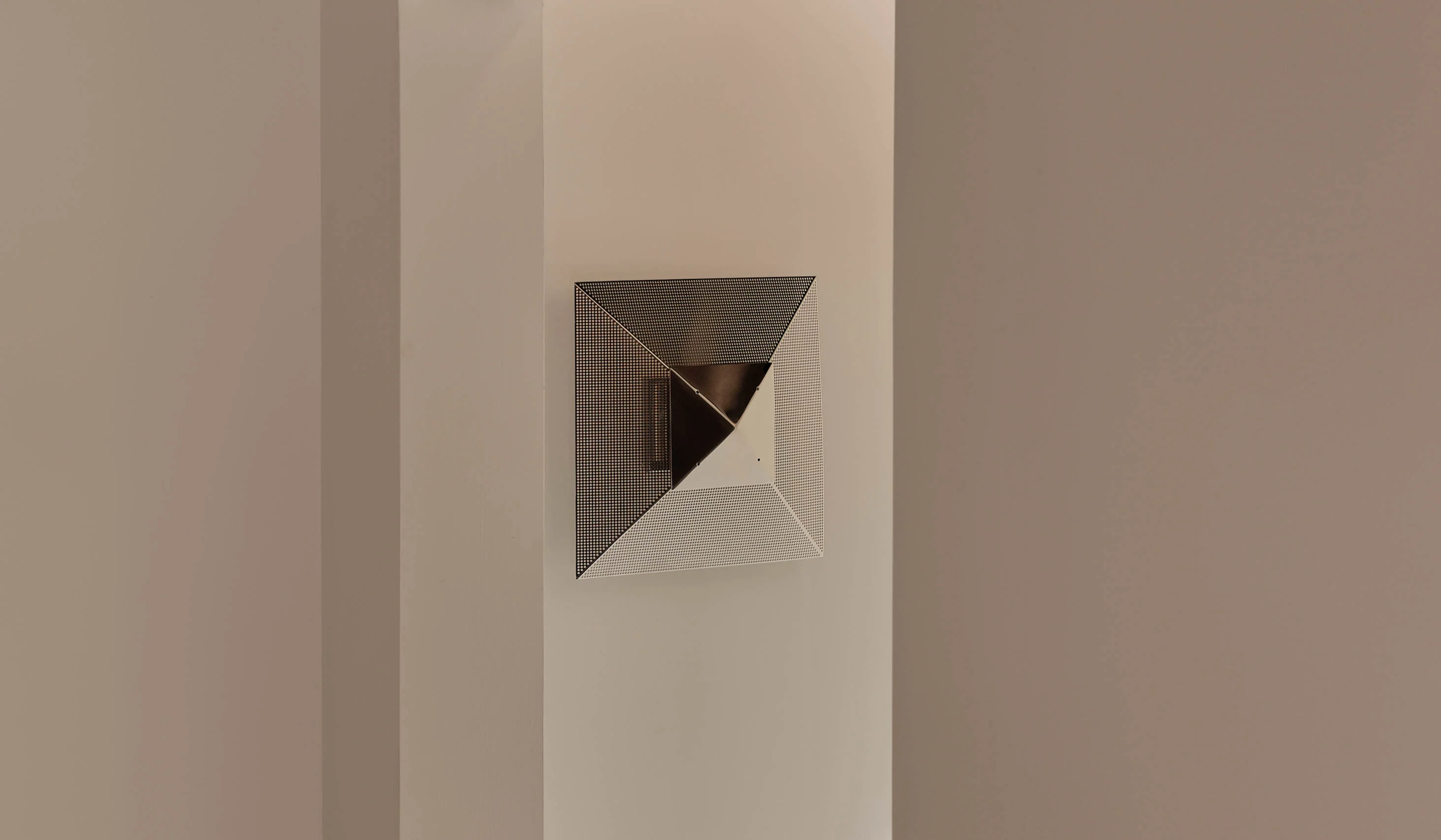 Danny Kaplan Pyramid Sconce - Image 2